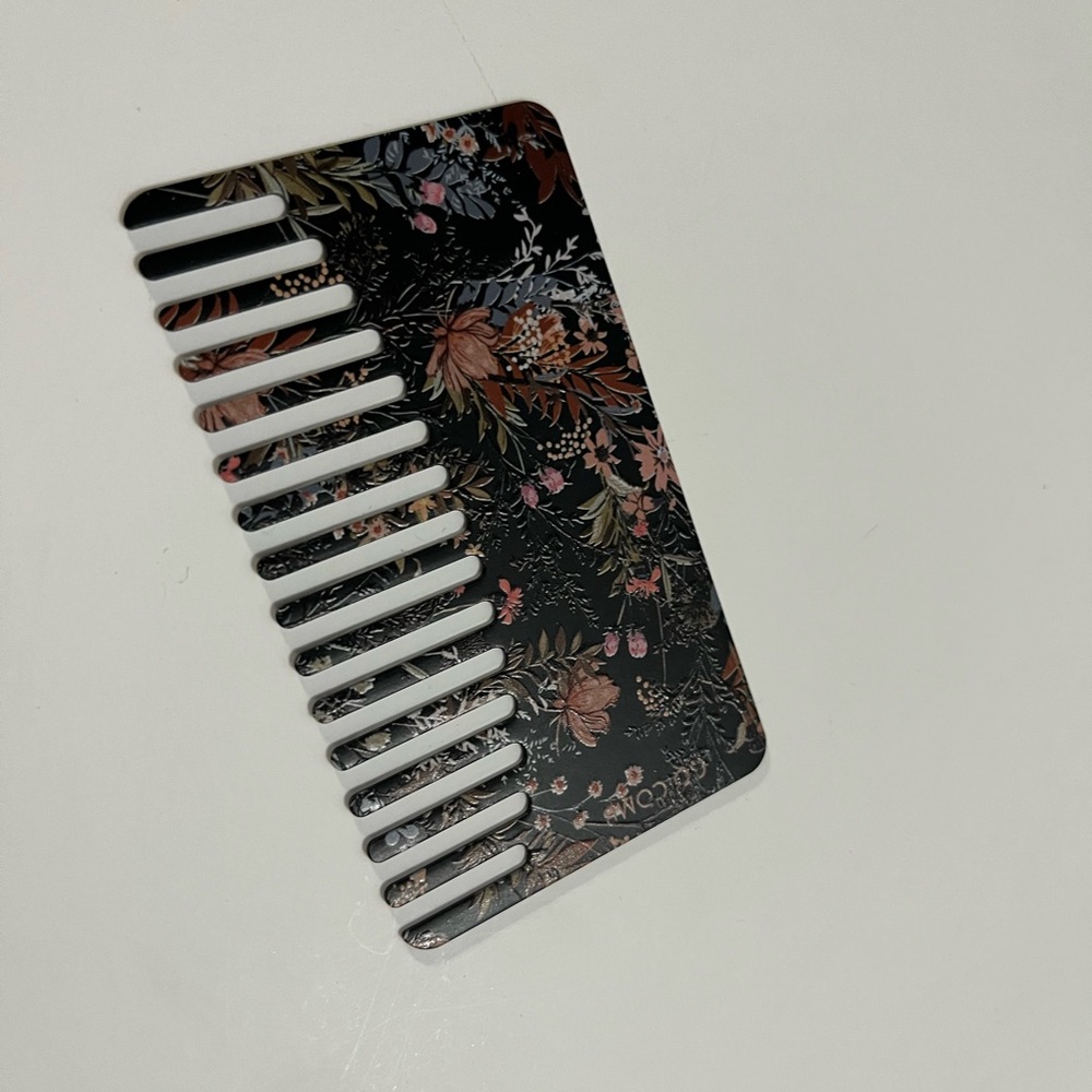 Go-Comb, mirror and comb for your purse or wallet - Picture 4 of 5